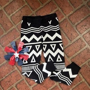 Black and white pull on styling Aztec pattern leggings D2-9
